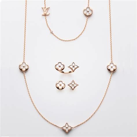 van cleef louis vuitton|Louis Vuitton clover necklace.